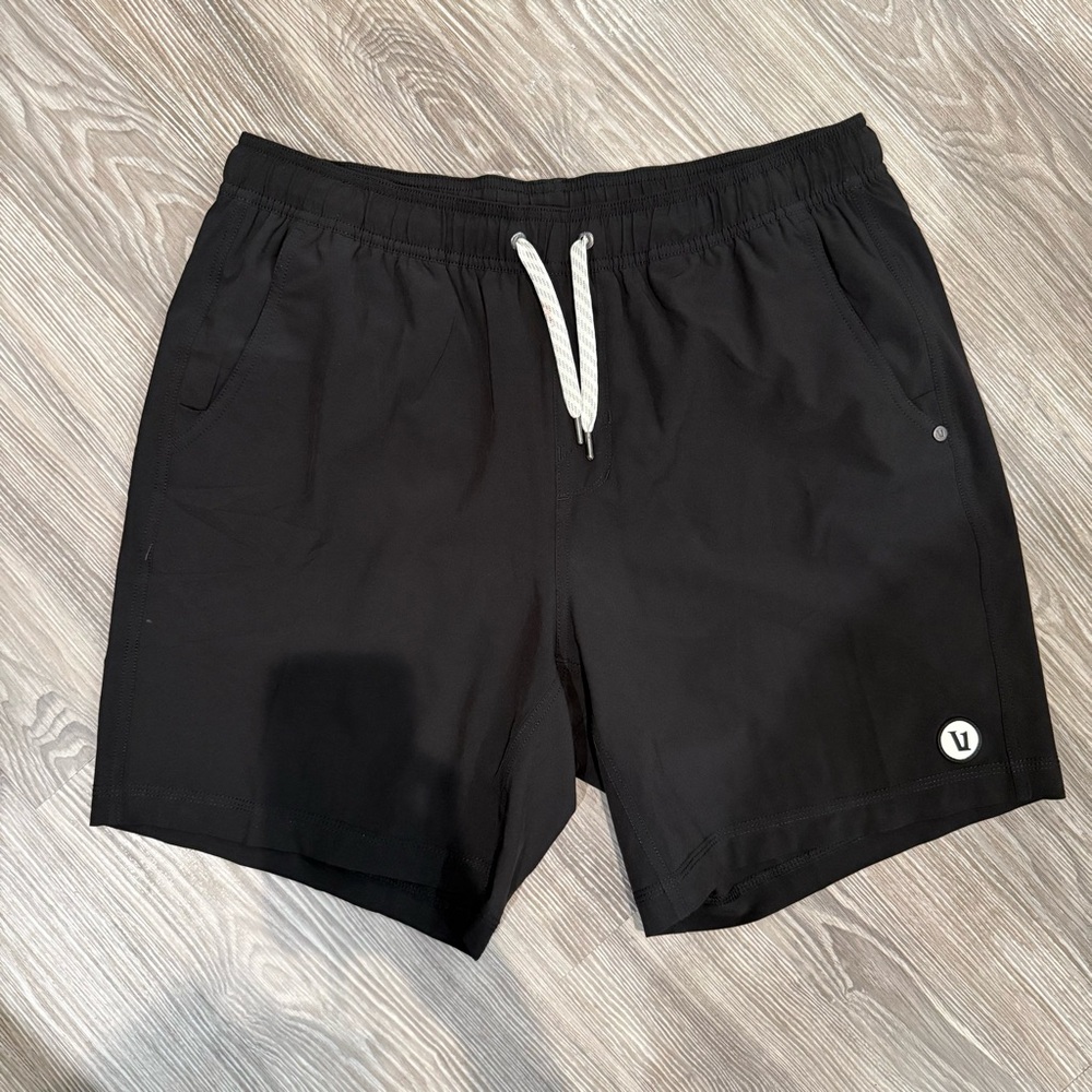 Vuori Men’s Lined Athletic Shorts Black Size L 7” Inseam